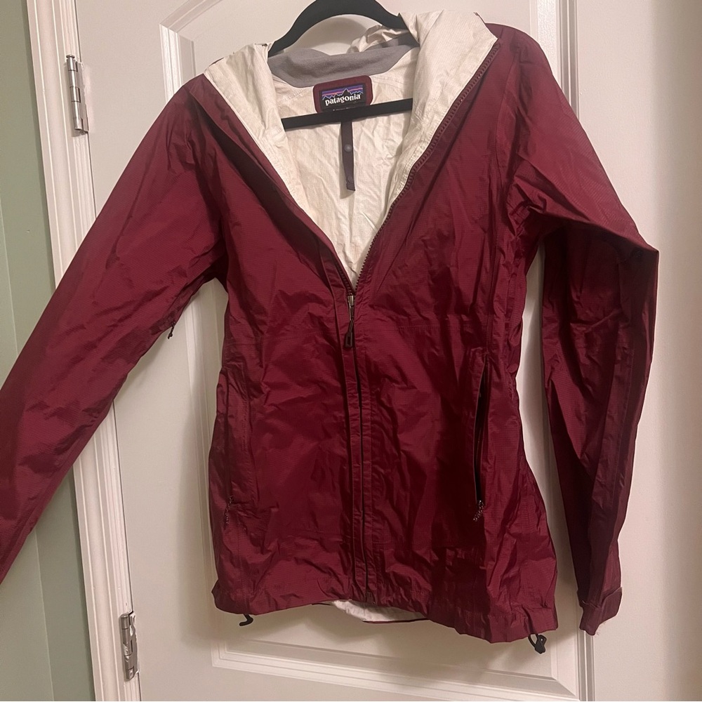 LIKE NEW Patagonia Women’s H2NO Full Zip Rain Jacket with Duck-bill Hood